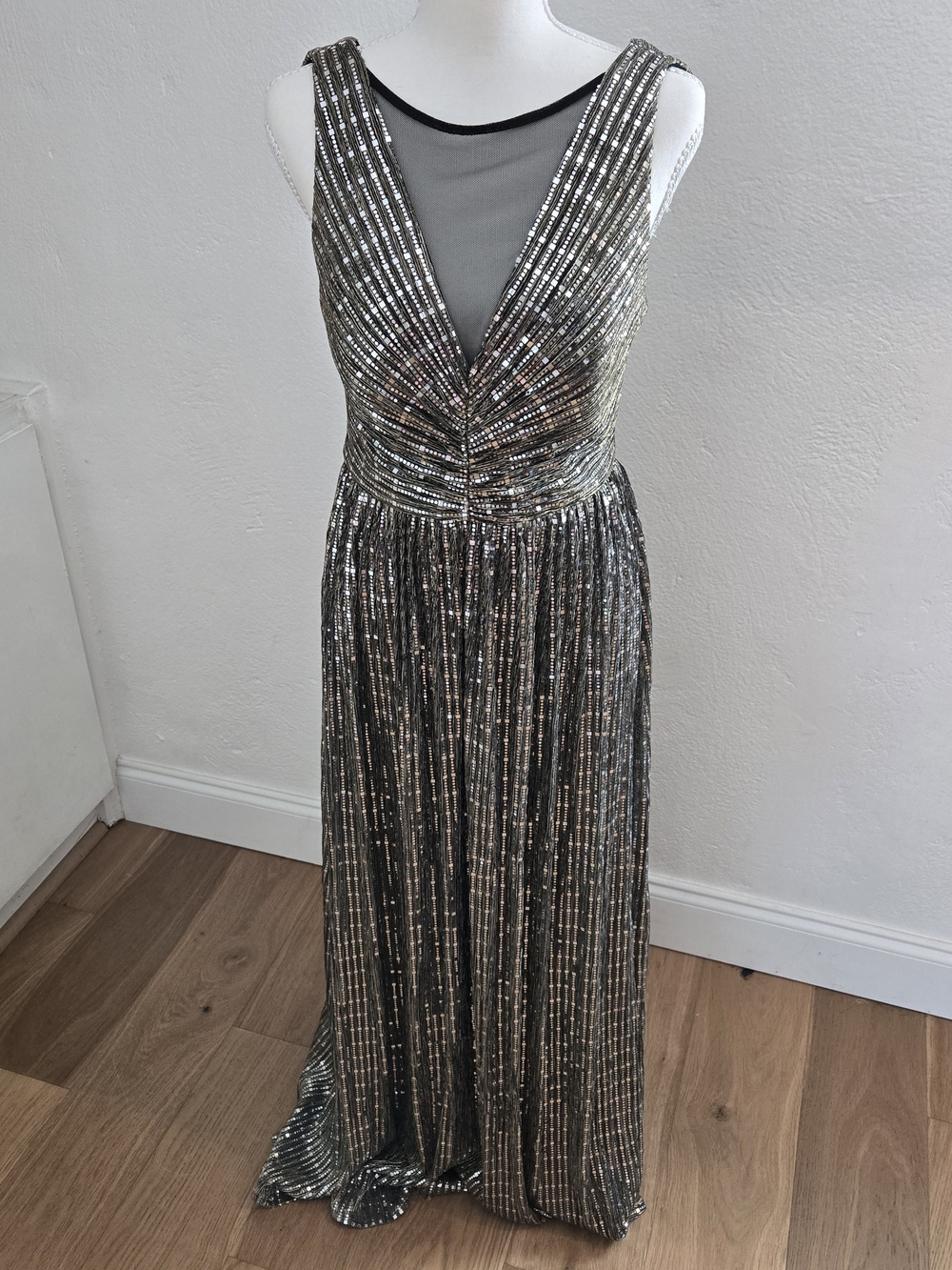 Nightway Illusion Gown Dress in metallic Sz 8